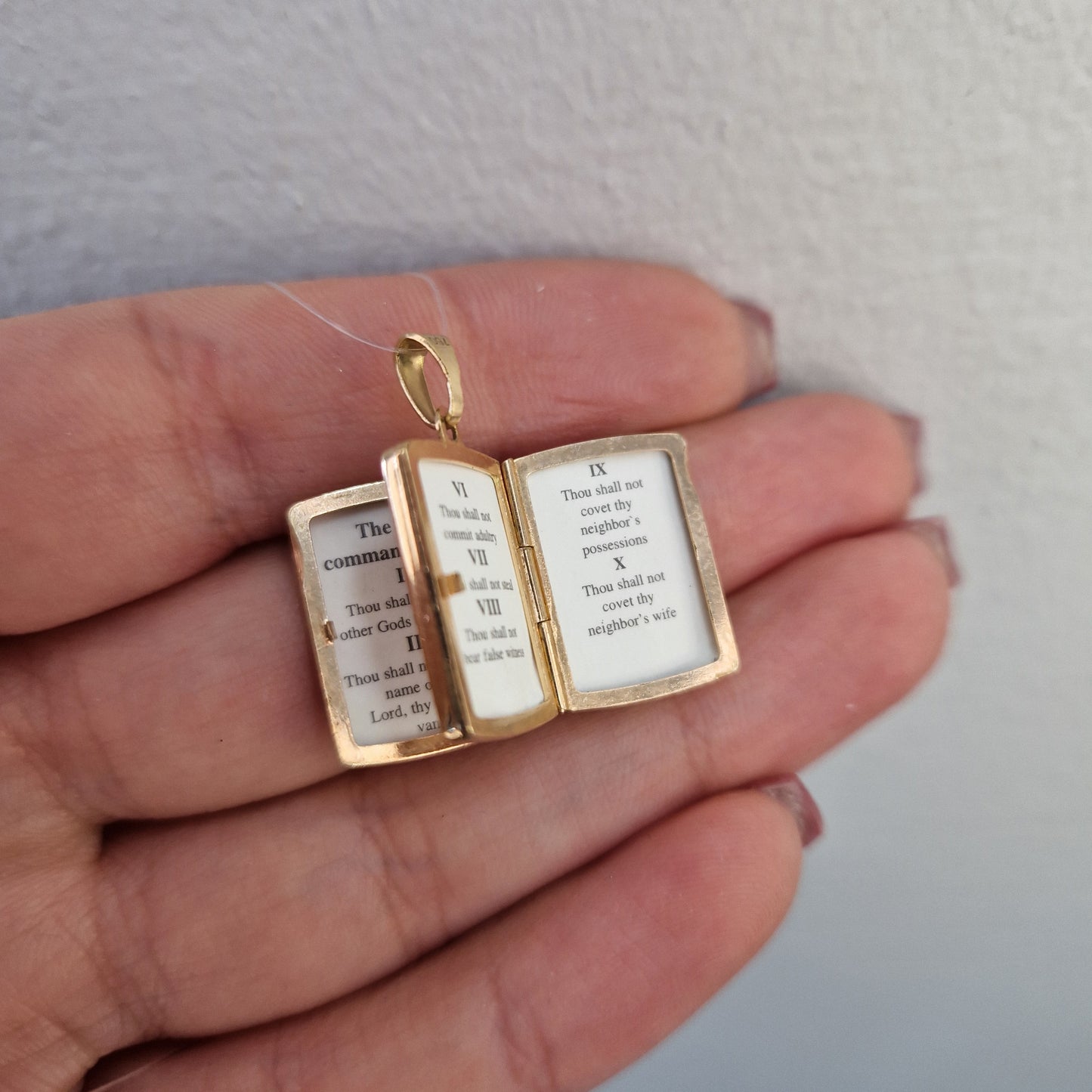 Hängsmycke Bibel medaljong 18k guld