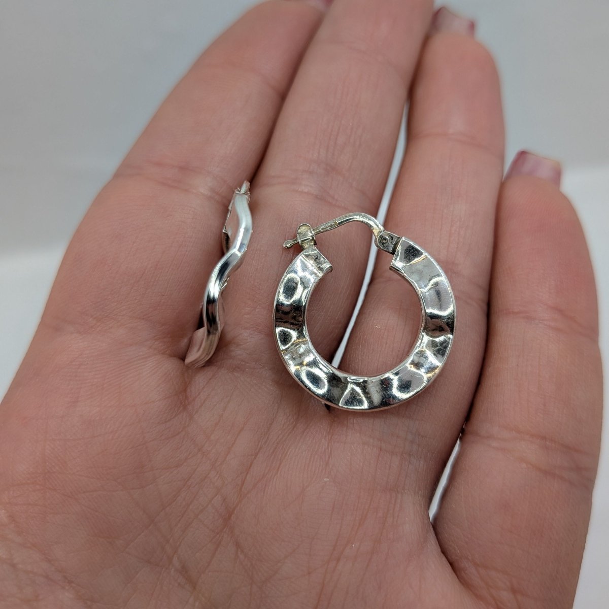 Creoler i sterling silver vågig design - Smyckesbanken