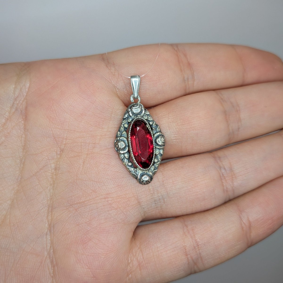 Hänge Silver 925 Vintage Design med röd sten - Smyckesbanken