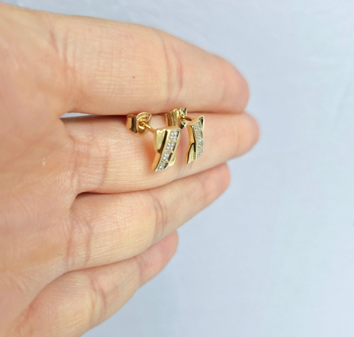 X örhängen med diamanter 18k guld - Smyckesbanken