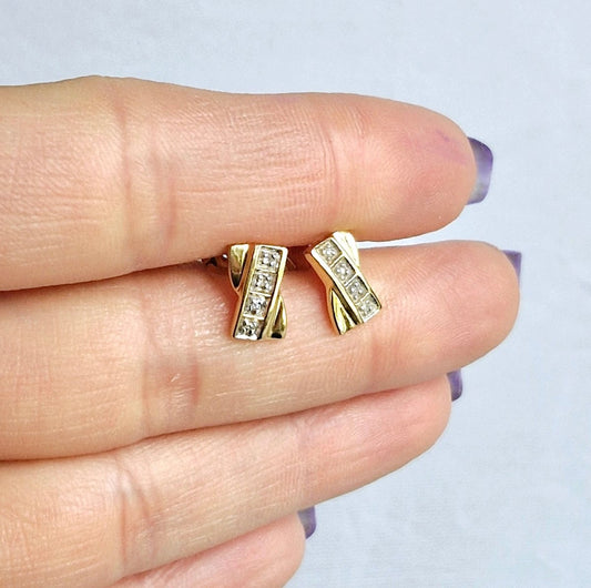 X örhängen med diamanter 18k guld - Smyckesbanken