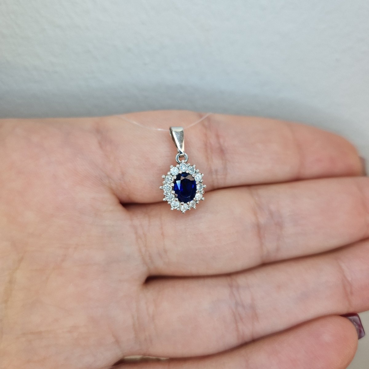Hängsmycke med safir och diamanter 18k vitguld - Smyckesbanken