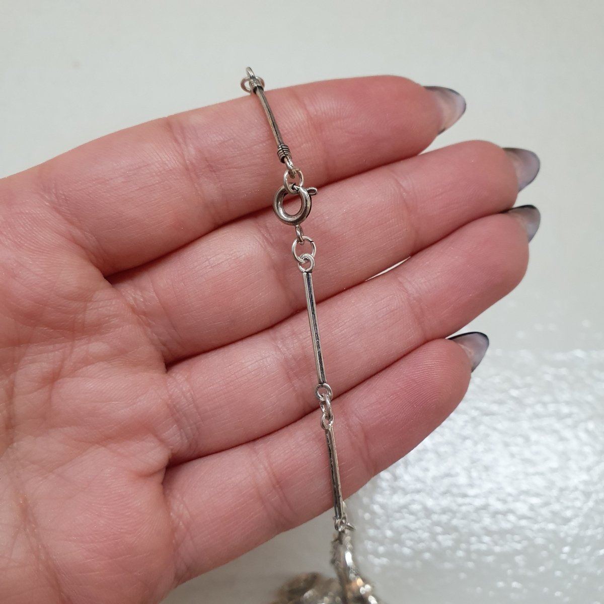 Silver halsband med vädur - Smyckesbanken