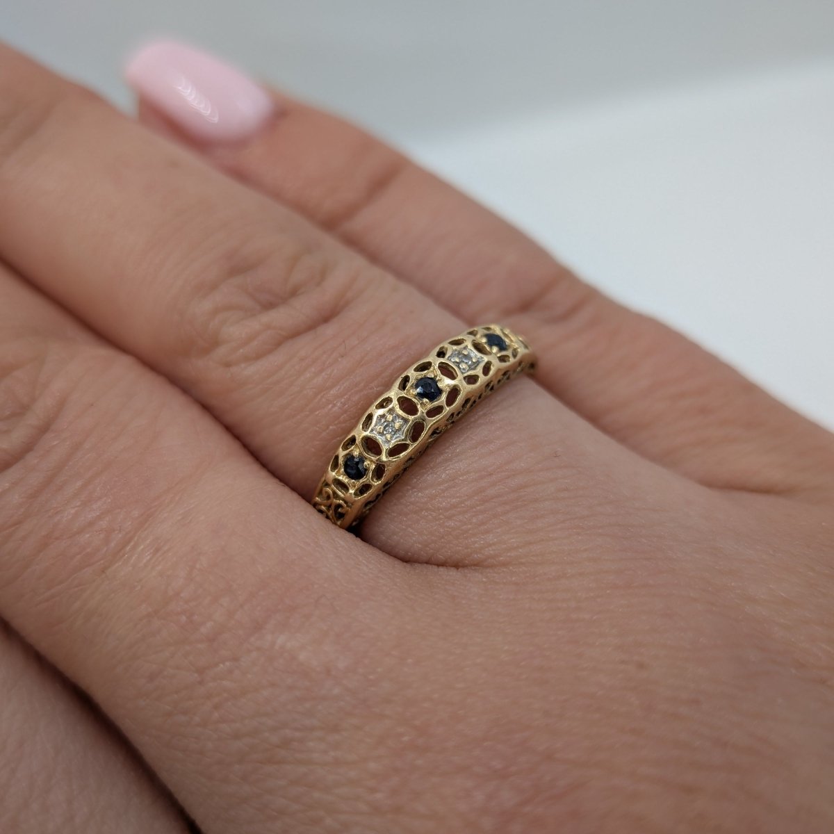 Guldring med Safirer och Diamanter