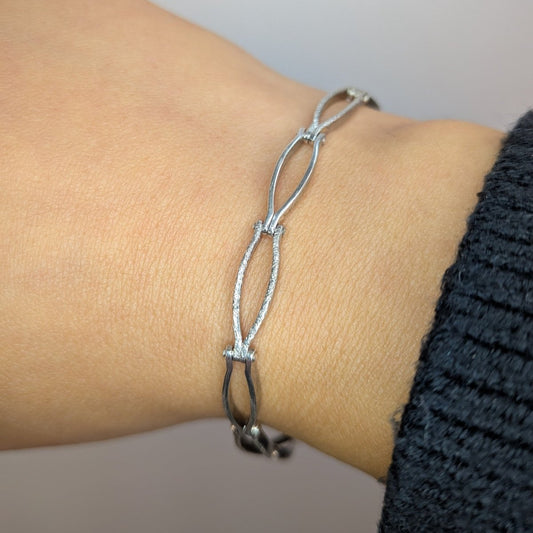 Silver armband med ovala öglor