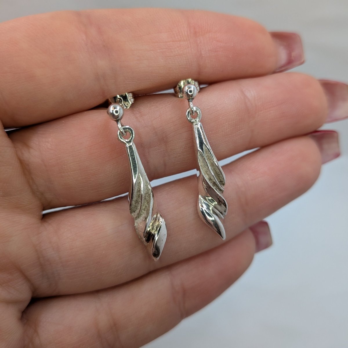 Hängande örhängen vriden i sterling silver - Smyckesbanken