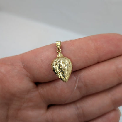 Hängsmycke jordgubbe med evil eye 14k guld - Smyckesbanken