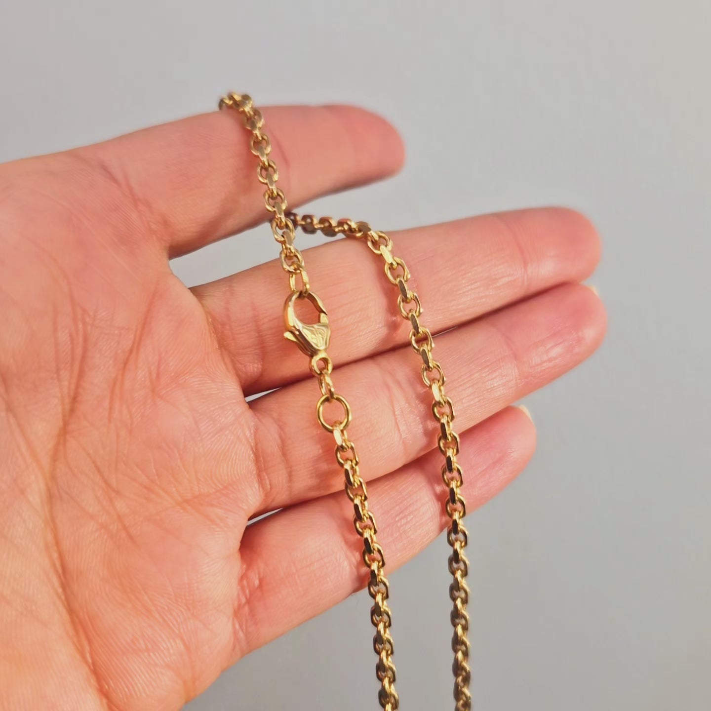Ankar kedja i 18k guld. En klassik kedja som passar till dem flesta hängsmycken. 