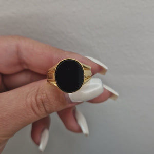 Klackring med oval onyx sten