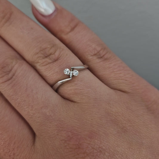 Ring vitguld med tvilling diamanter