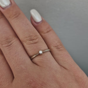 Ring i vitguld med en diamant 0,10ct