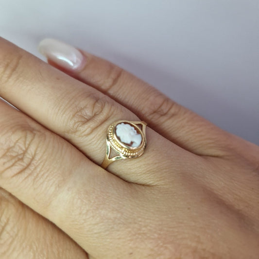 Ring med Camè 18k guld - Smyckesbanken