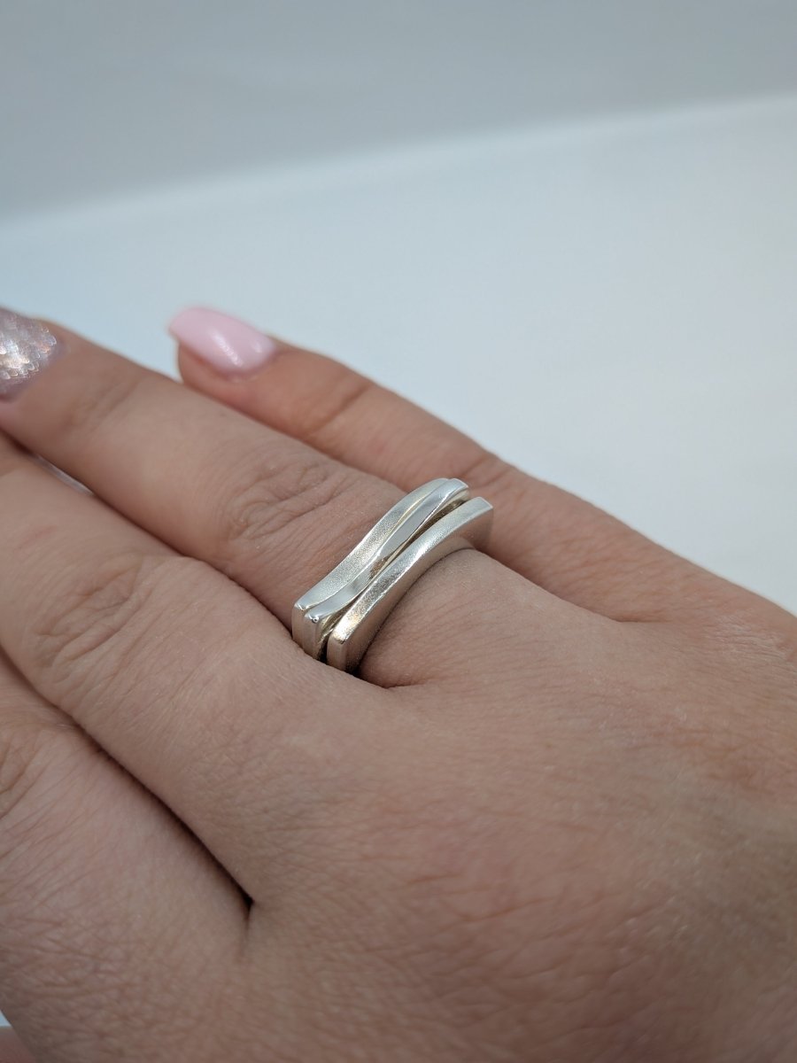 Silver ring matt och blank vågig design - Smyckesbanken