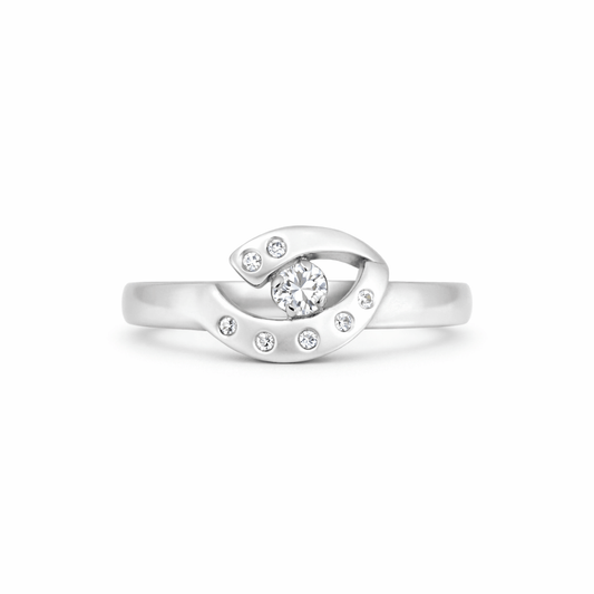 Vitguld ring med unik design i 18k helt ny - Smyckesbanken