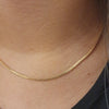 fint halsband i guld platt modell