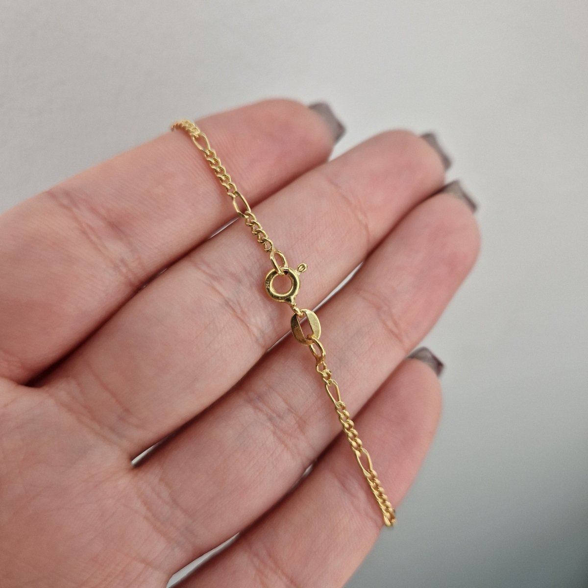 Barn armband Figaro med gravyr bricka 18k guld - Smyckesbanken