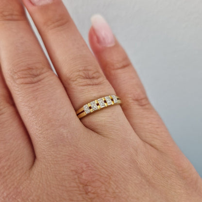 Guldring i 18k med 10 diamanter 
