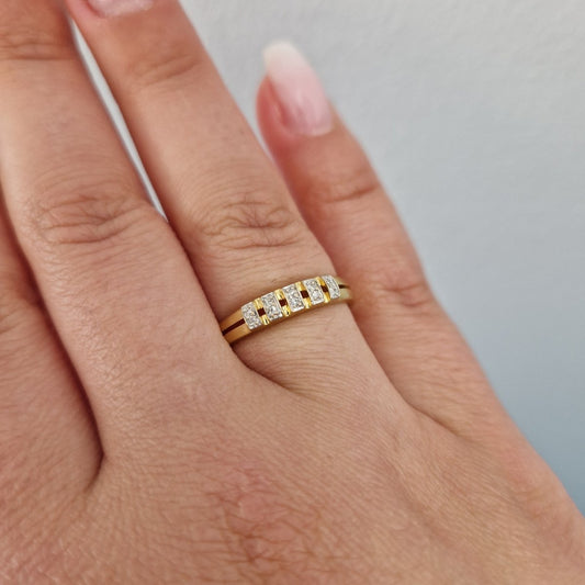 Guldring i 18k med 10 diamanter 