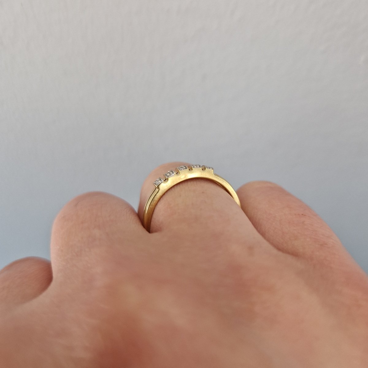 Guldring i 18k diamanter
