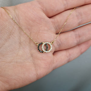 Halsband med svarta cubic zirconia stenar - Smyckesbanken