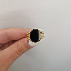 Klackring med oval onyx sten - Smyckesbanken