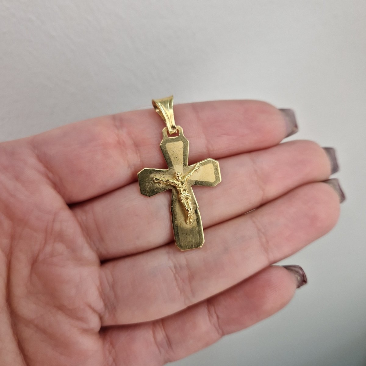 Kors med Jesus matt & blank 18k guld - Smyckesbanken