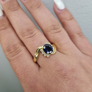 Ring 18k med oval safir & diamanter - Smyckesbanken