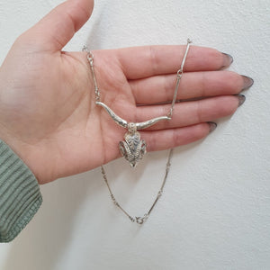 Silver halsband med vädur - Smyckesbanken