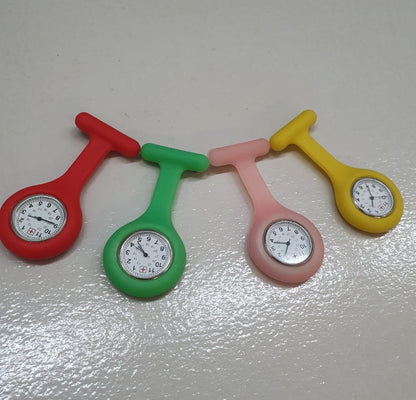 Sjuksköterskeklocka i silikon i olika färger - Smyckesbanken