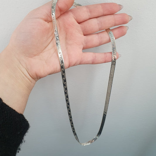 Stelt halsband väldigt fint arbetat - Smyckesbanken