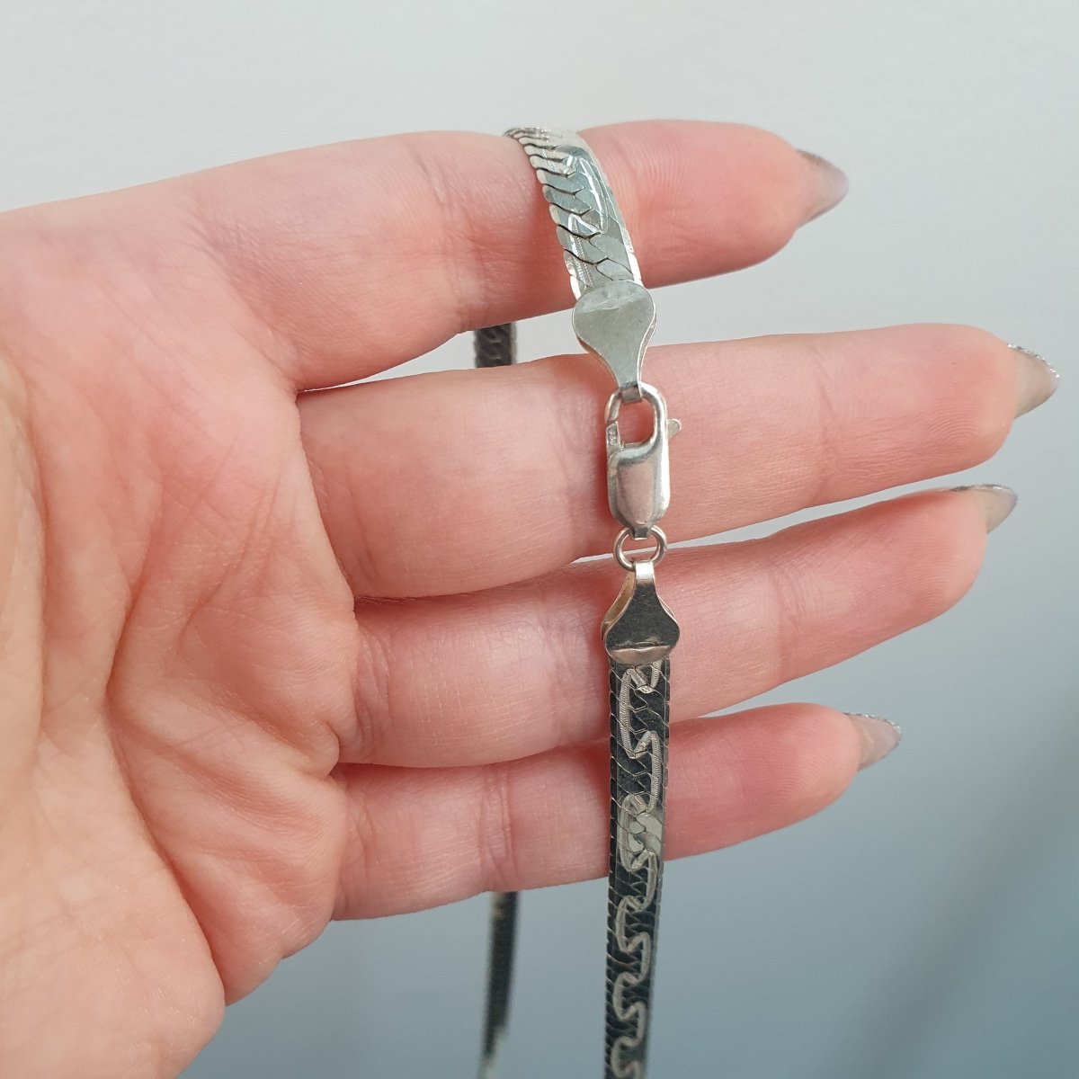 Stelt halsband väldigt fint arbetat - Smyckesbanken
