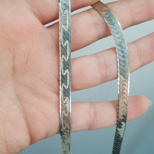 Stelt halsband väldigt fint arbetat - Smyckesbanken